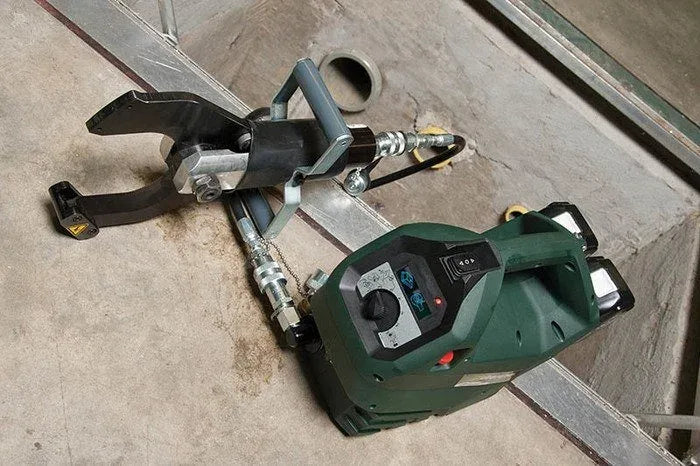 Bomba de potencia de iones de litio estándar, 120 Voltios CA Greenlee - Terminación de Cables