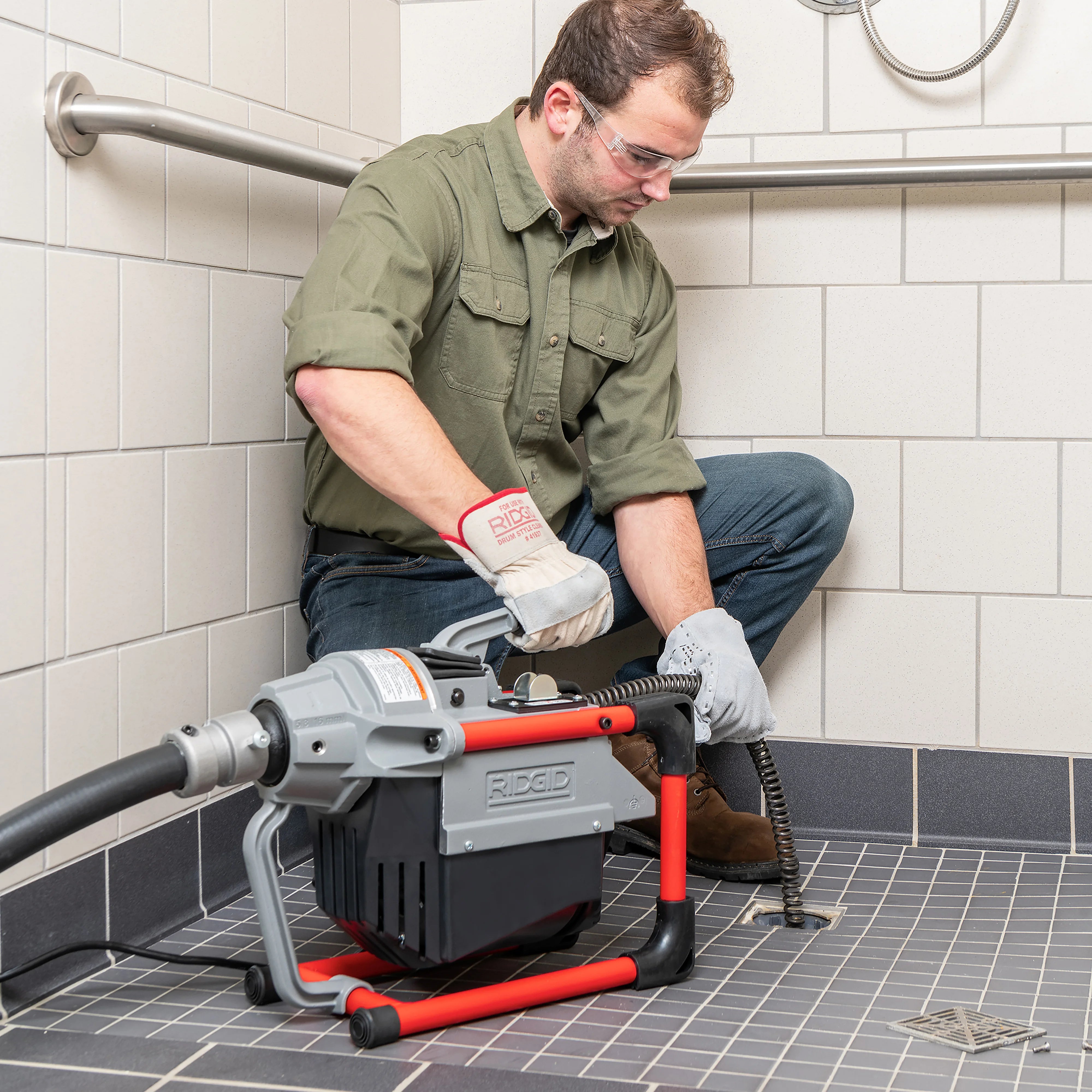RIDGID 66512 - Máquina con manopla A-1 de llave de pasador A-12 y manguera de guía - Vista 7